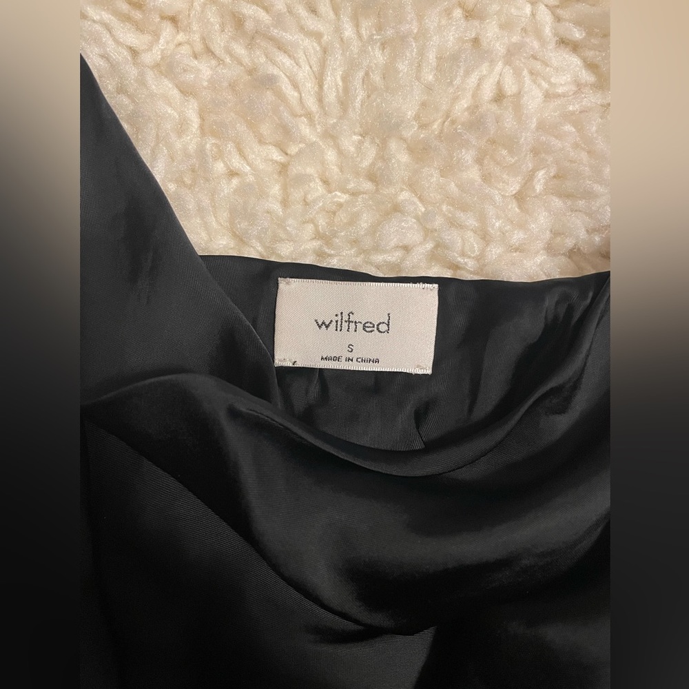 Aritzia Wilfred Muse Black Silky Camisole